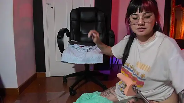 JeyLee online show from December 2024 02:28:02 PM