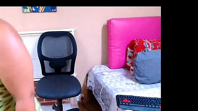 Snapshot of CurvyAfricanGoddess chatting on December 2024 07:00:02 PM CurvyAfricanGoddess online show from December 2024 07:00:02 PM
