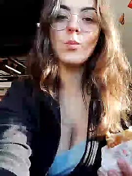 Snapshot of Alicia_Hot1 chatting on December 2024 02:33:01 PM Alicia Hot1 online show from December 2024 02:33:01 PM