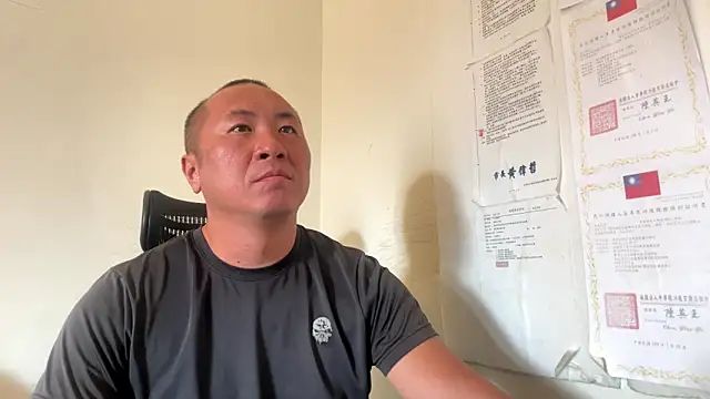 Snapshot of chih515 chatting on November 2025 01:27:01 AM chih515 online show from November 2025 01:27:01 AM