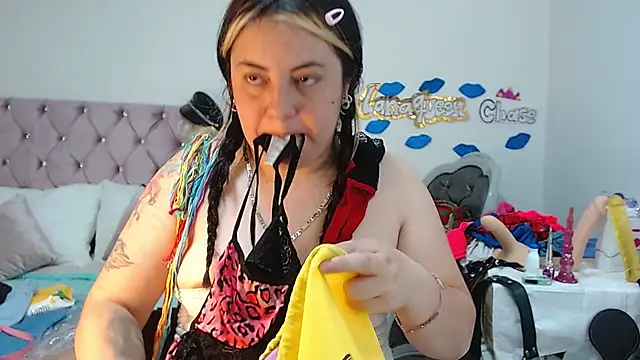 lanaqueen699 online show from December 2024 03:20:02 PM