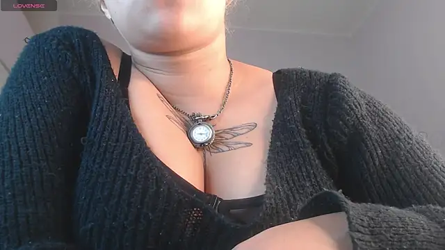 Snapshot of april_bunnyy chatting on October 2025 09:20:01 PM april bunnyy online show from October 2025 09:20:01 PM