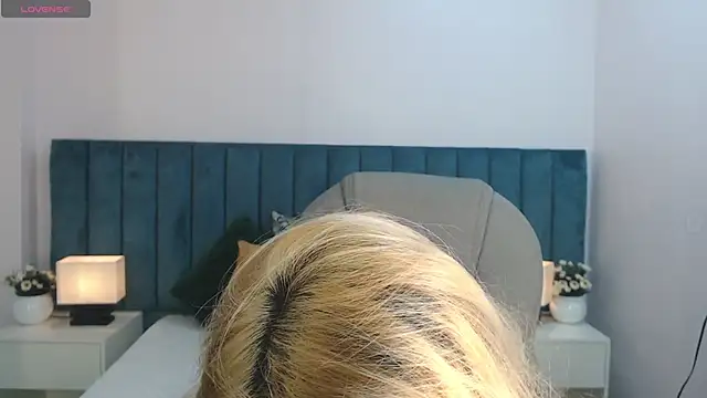 Snapshot of april_bunnyy chatting on November 2025 07:43:01 PM april bunnyy online show from November 2025 07:43:01 PM