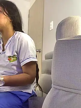 Larabrooks online show from November 2025 07:02:02 PM