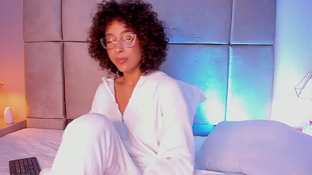 OSHUN  online show from February 2025 10:11:01 PM