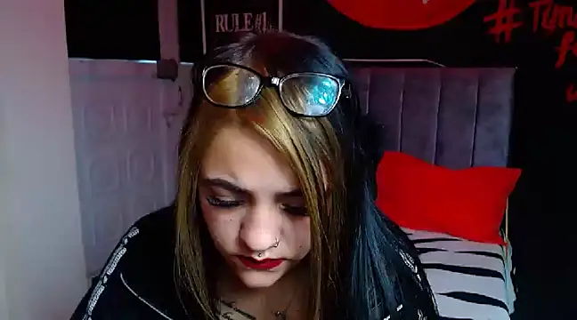 Violettasquirt online show from December 2024 03:04:01 PM