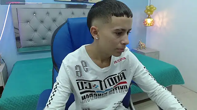 Xavii18 online show from February 2025 05:16:01 PM