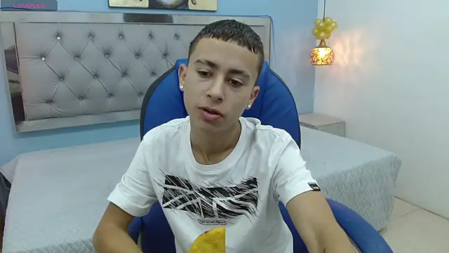 Xavii18 online show from February 2025 12:44:02 PM