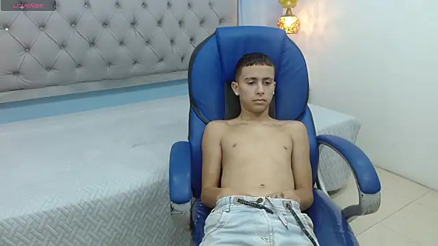 Xavii18 online show from February 2025 04:11:02 PM