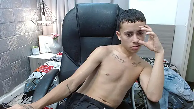 Xavii18 online show from February 2025 04:12:02 PM