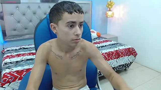 Xavii18 online show from February 2025 04:35:01 PM