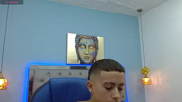 Xavii18 online show from February 2025 04:24:02 PM