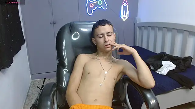 Xavii18 online show from March 2025 04:13:02 PM