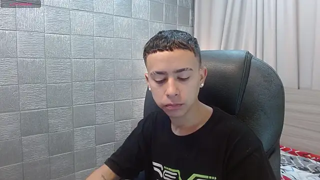 Xavii18 online show from November 2025 12:48:02 PM