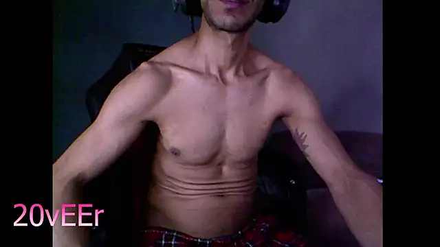 Snapshot of 20vEEr chatting on October 2025 08:31:02 PM 20vEEr online show from October 2025 08:31:02 PM