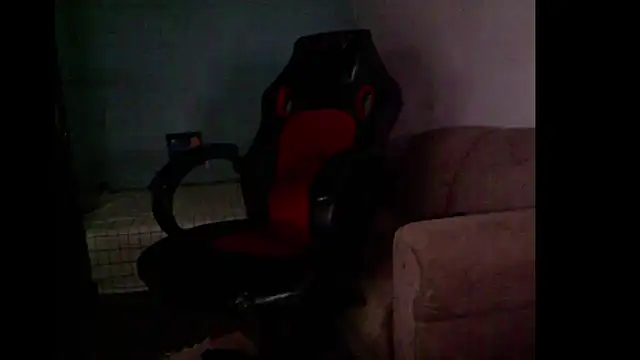 Snapshot of 20vEEr chatting on October 2025 10:43:02 PM 20vEEr online show from October 2025 10:43:02 PM