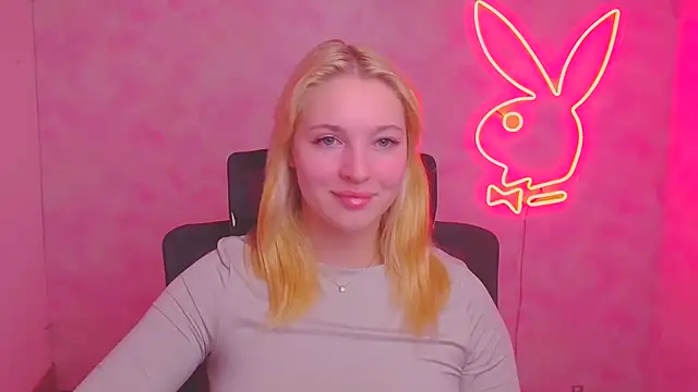 Snapshot of Milka_kiss_ chatting on October 2025 05:49:02 AM Milka kiss online show from October 2025 05:49:02 AM