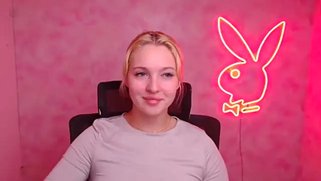 Snapshot of Milka_kiss_ chatting on October 2025 12:03:02 PM Milka kiss online show from October 2025 12:03:02 PM