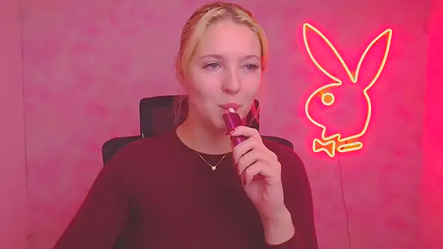 Snapshot of Milka_kiss_ chatting on October 2025 11:44:02 AM Milka kiss online show from October 2025 11:44:02 AM