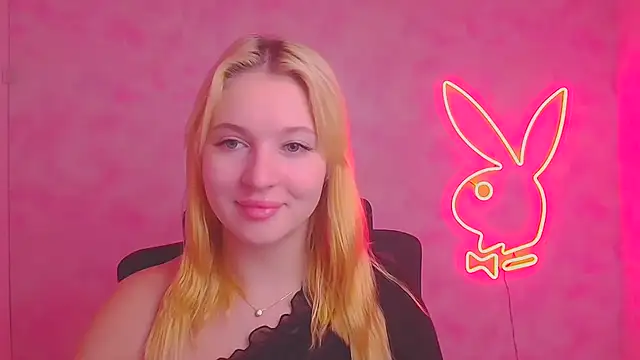 Snapshot of Milka_kiss_ chatting on November 2025 12:27:02 PM Milka kiss online show from November 2025 12:27:02 PM