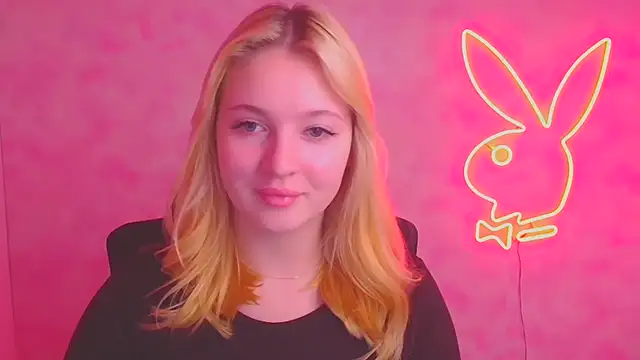 Snapshot of Milka_kiss_ chatting on November 2025 12:26:01 PM Milka kiss online show from November 2025 12:26:01 PM