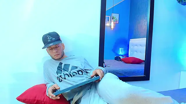 Andrey u92 online show from February 2025 04:43:01 AM