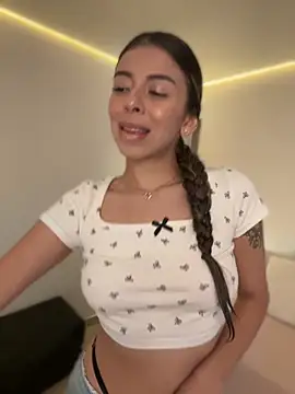 AmmyCollinsW online show from October 2025 09:01:01 PM