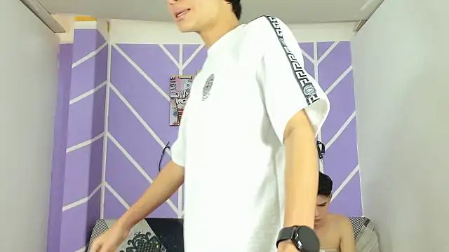 Snapshot of Fresahot2005 chatting on December 2024 08:17:01 PM Fresahot2005 online show from December 2024 08:17:01 PM