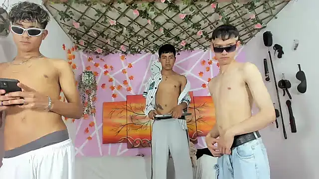 Snapshot of Fresahot2005 chatting on March 2025 10:55:02 PM Fresahot2005 online show from March 2025 10:55:02 PM