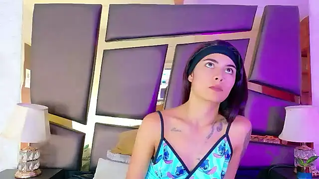 NicoleEsposito online show from September 2025 01:05:02 PM