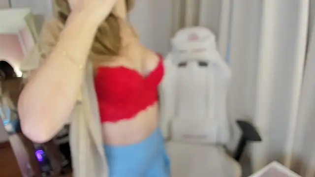 Snapshot of Selena_Rase chatting on January 2025 09:24:02 AM Selena Rase online show from January 2025 09:24:02 AM