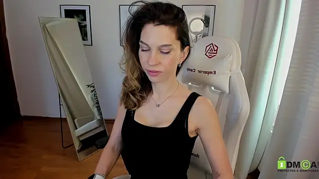 Snapshot of Selena_Rase chatting on February 2025 09:47:02 AM Selena Rase online show from February 2025 09:47:02 AM