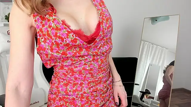 Snapshot of Selena_Rase chatting on March 2025 02:58:01 PM Selena Rase online show from March 2025 02:58:01 PM