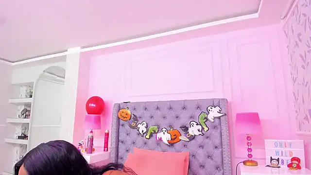 HaileeRoberts online show from October 2025 01:01:01 PM