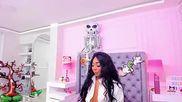 HaileeRoberts online show from October 2025 12:30:01 PM