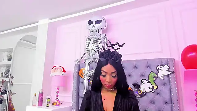 HaileeRoberts online show from October 2025 12:39:02 PM