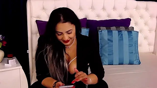 MayaJansen online show from December 2024 04:46:02 PM