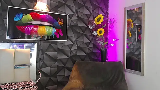 Demitryo online show from December 2024 04:06:01 AM