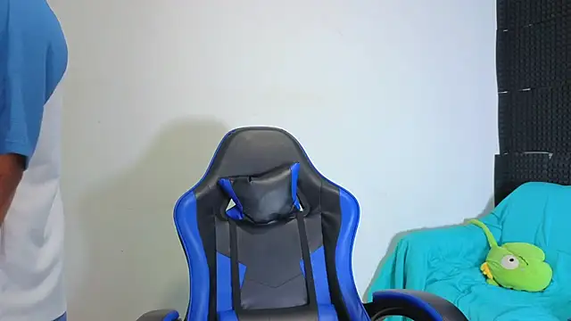 Demitryo online show from October 2025 03:25:01 AM