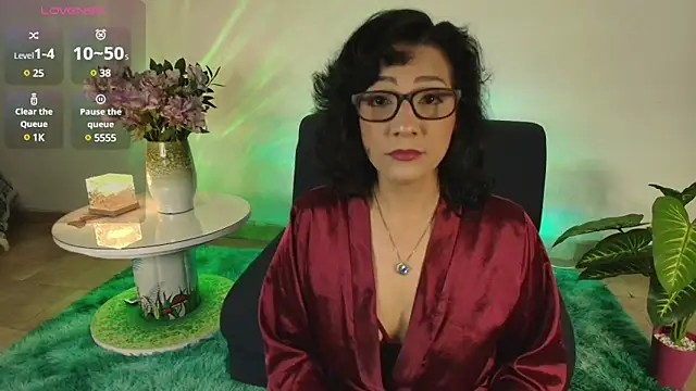 Elliee  online show from March 2025 12:17:01 PM