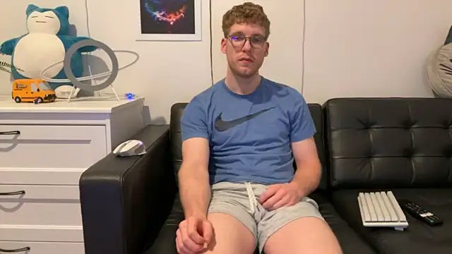 BlueEyedTallGuy94 online show from December 2024 02:25:01 AM