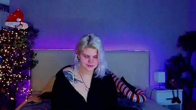 JoannLowe online show from December 2024 08:25:02 PM