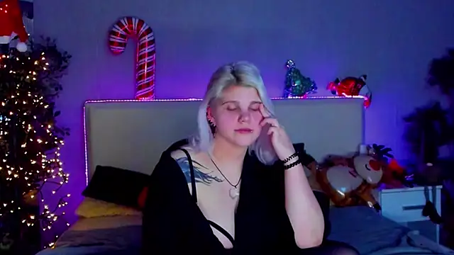 JoannLowe online show from December 2024 10:37:02 PM
