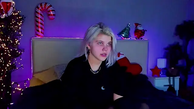 JoannLowe online show from December 2024 08:15:02 PM