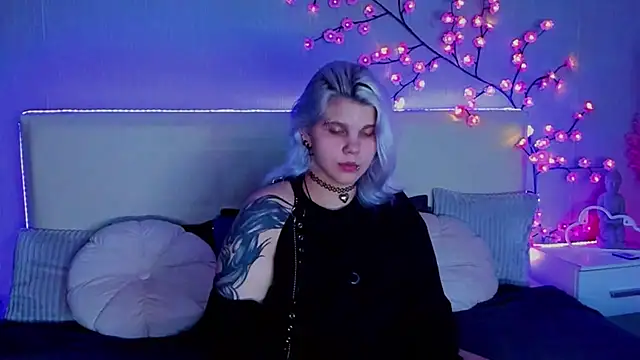 JoannLowe online show from September 2025 07:17:02 PM