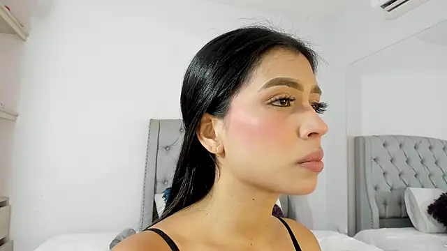 TianaReedd online show from October 2025 12:45:02 PM