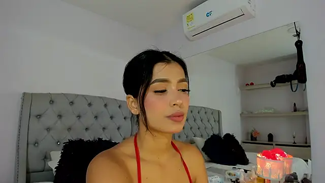 TianaReedd online show from October 2025 12:24:02 PM