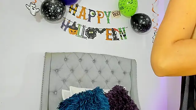 TianaReedd online show from October 2025 12:16:01 PM