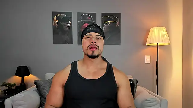 Snapshot of ApoloMakris chatting on November 2025 07:23:02 PM ApoloMakris online show from November 2025 07:23:02 PM