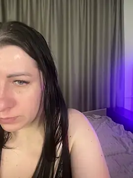 Evelinia online show from December 2024 01:32:02 PM